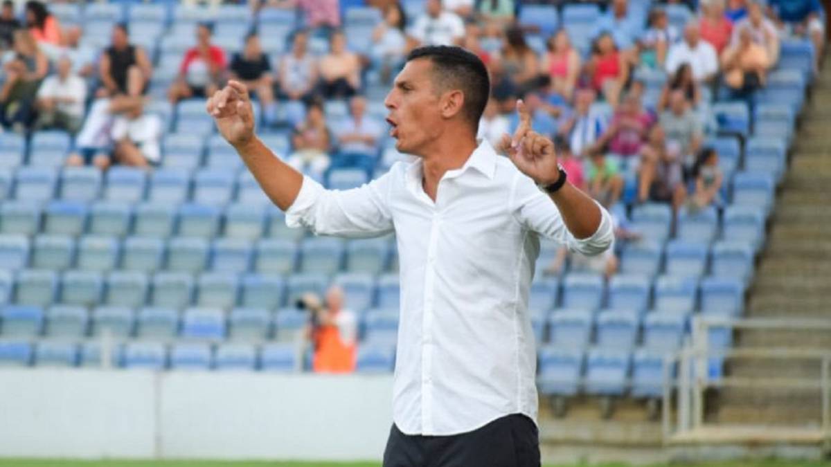 Javier Casquero, destituido como entrenador del 'Recre'