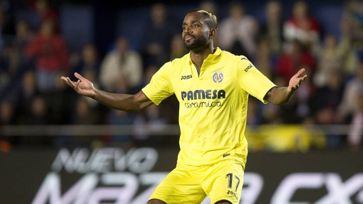 El delantero del Villarreal, Cedric Bakambu, durante un partido ante el Málaga.