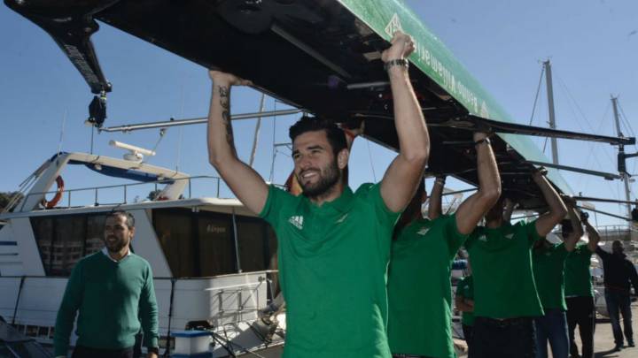 Antonio Barragán, jugador del Betis, en la presentación de los remeros verdiblancos.