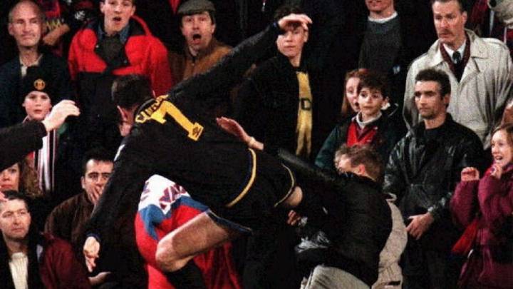 ERIC CANTONA PATADA AGRESION A UN SEGUIDOR EN LA GRADA