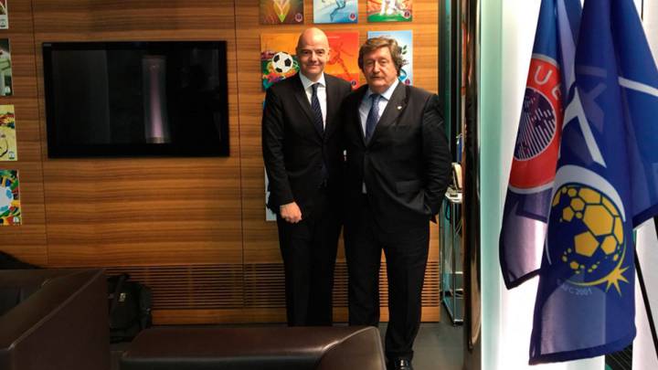 Gianni Infantino y Juan Luis Larrea en Zurich.