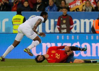 Isco hobbles off in second half for Spain a week before derby