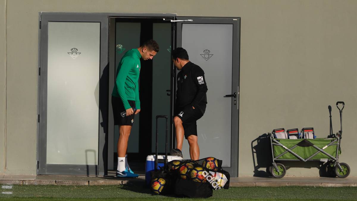 El defensa del Betis Zou Feddal sigue siendo duda ante el Eibar porque intentó volver con el grupo y no pudo. No juega desde el encuentro ante el Valencia.