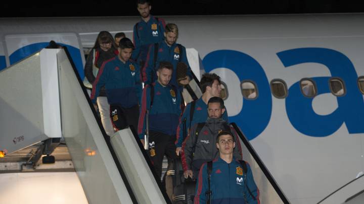 La Selección, a su llegada anoche al aeropuerto de Pulkovo, a 23 kilómetros de San Petersburgo, donde mañana se enfrenta a Rusia en partido amistoso.