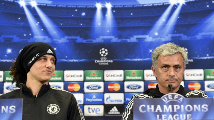 David Luiz y José Mourinho, durante su etapa juntos en el Chelsea.