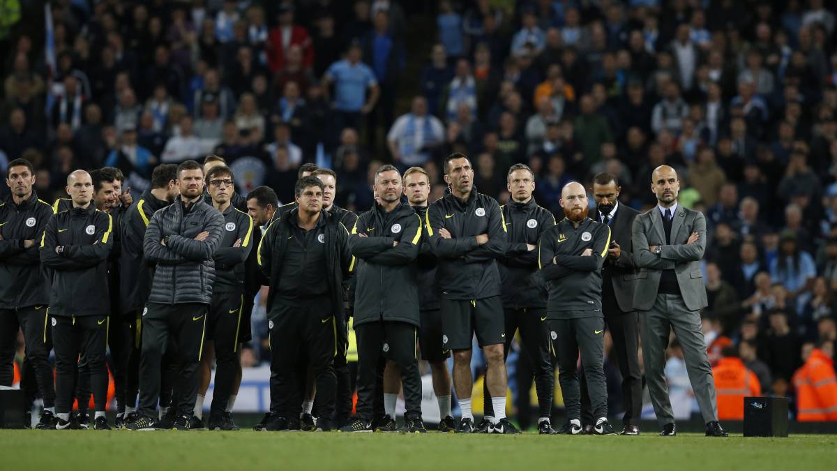 El cuerpo técnico del Manchester City, incluido su entrenador, Pep Guardiola.