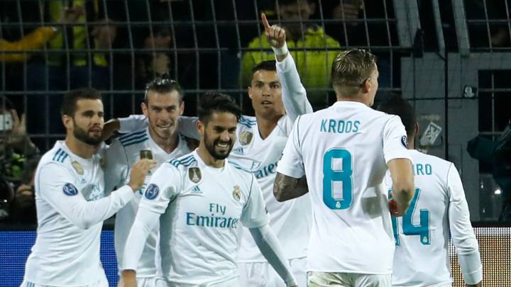 Los jugadores del Real Madrid celebran uno de los goles al Dortmund.