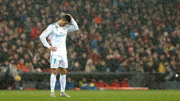 Cristiano Ronaldo se lamenta por una ocasión perdida en el partido de San Mamés.
