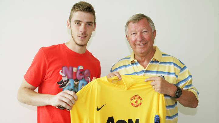 El guardameta David de Gea, y el entrenador, Alex Ferguson, el día que fichó por el Manchester United.