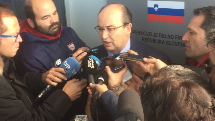 Pepe Castro atiende a los medios.