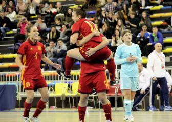 España debuta con una ajustada victoria por 2-1 ante Rusia