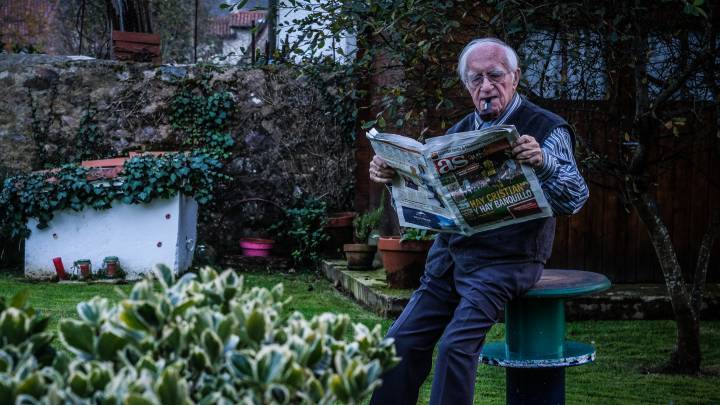 Carlos Bribián, en su casa de Santander.