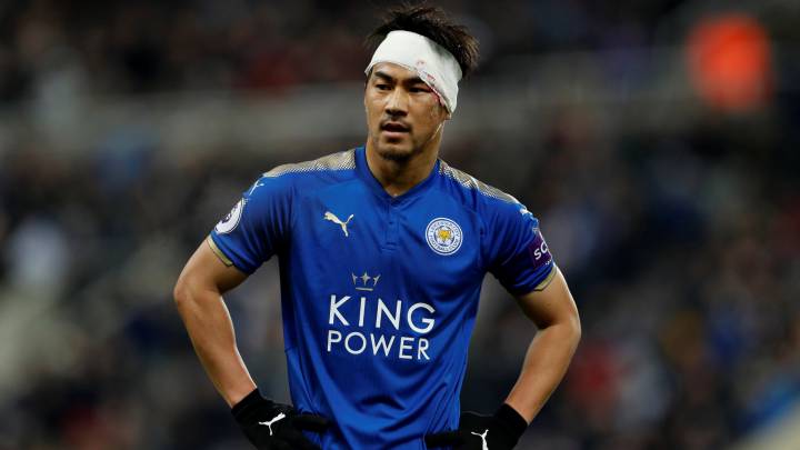 El delantero japonés del Leicester City, Shinji Okazaki, vendado durante un encuentro.