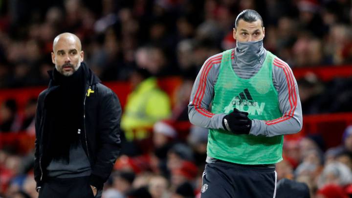 Pep Guardiola y Zlatan Ibrahimovic, en el Manchester United vs Manchester City.
