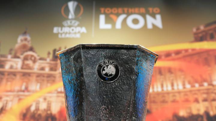 Trofeo de campeón de la Europa League.