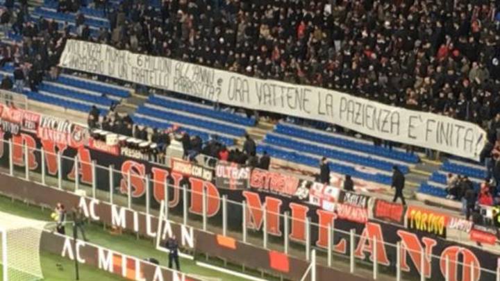 Pancarta en San Siro.