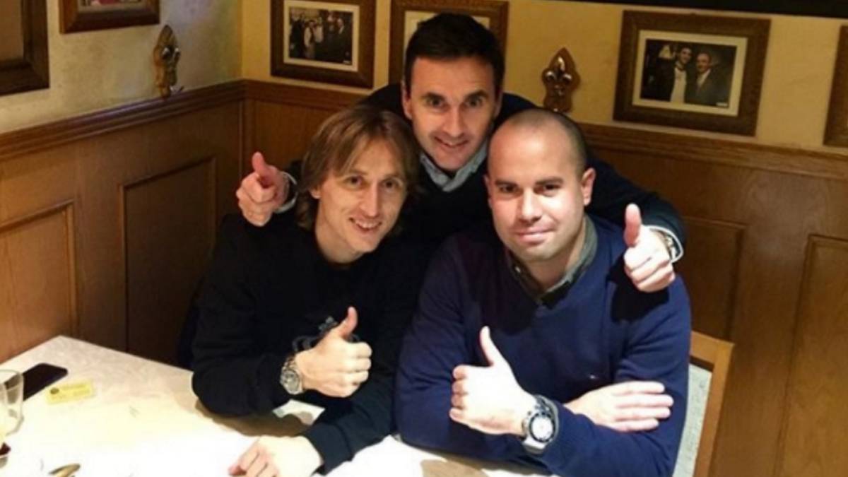 Modric se relaja antes de que llegue el Clásico