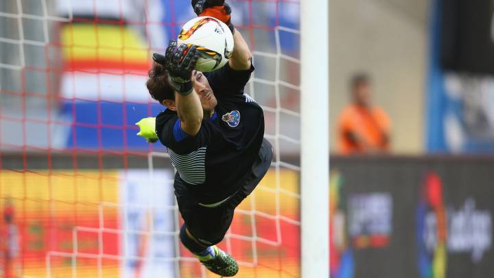 El guardameta español del Oporto, Iker Casillas, durante un partido.