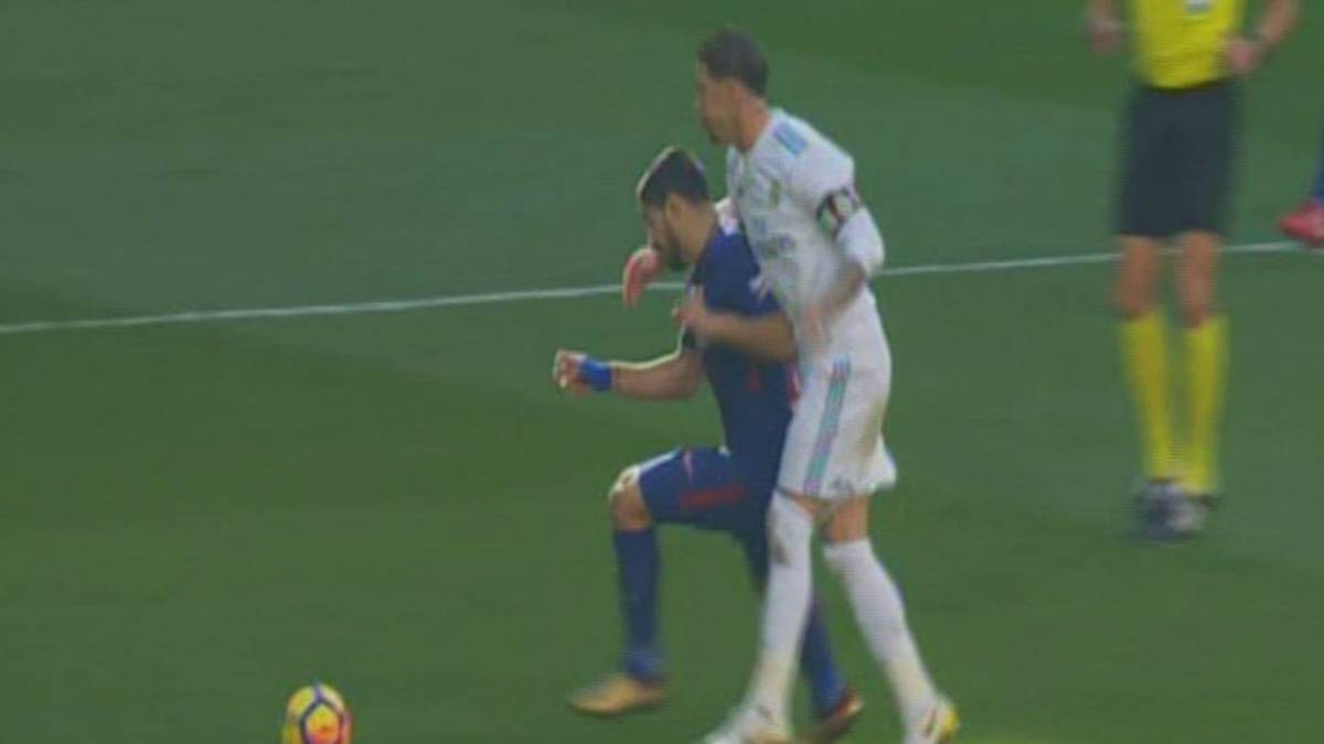 Sánchez Martínez le perdonó la roja a Sergio Ramos.