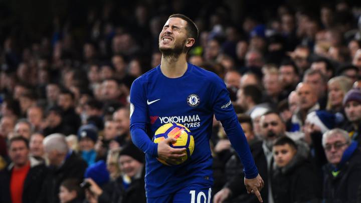 Hazard se lamenta de una ocasión ante el Brighton