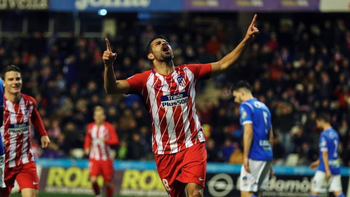 Diego Costa celebrando su gol ante el Lleida a los tres minutos de 'redebutar' con el Atlético.