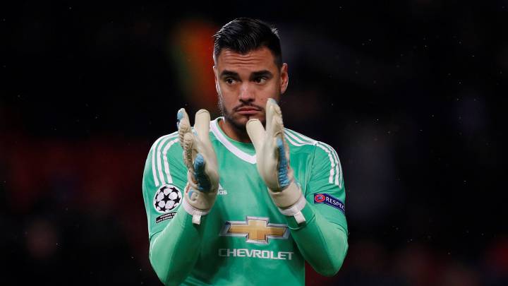 Sergio Romero en un partido con el Manchester United