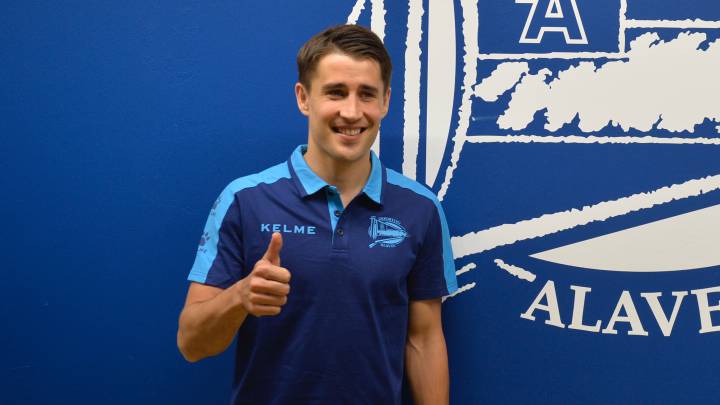 Bojan quiere terminar la temporada en el Alavés
