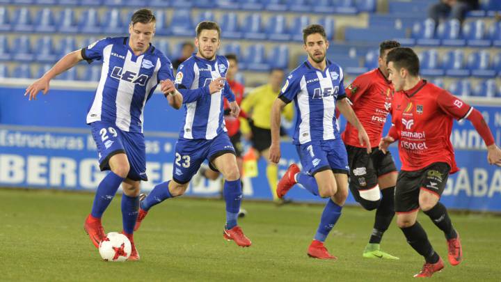 Jugadores del Alavés y Formentera.