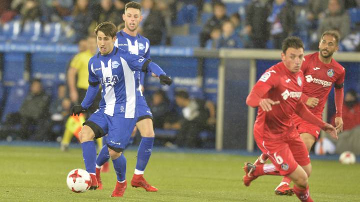 El mediapunta del Alavés, Bojan Krikic, durante un partido de Copa del Rey ante el Getafe.