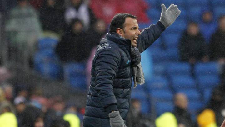 Calleja dirige al Villarreal en el Bernabéu.