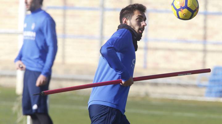 Borja Iglesias, durante un entrenamiento con el Zaragoza