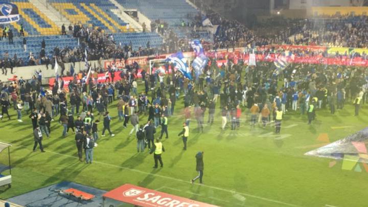 Estoril-Oporto: suspendido por miedo a que cediera una grada