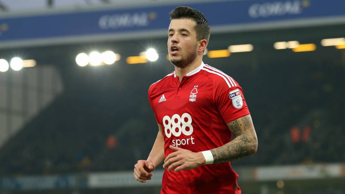 Pinillos negocia en Inglaterra su fichaje por el Barnsley inglés