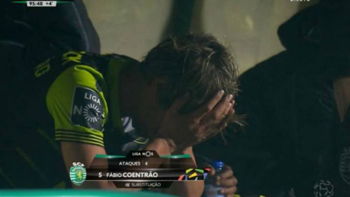 Coentrao acabó llorando y pegando puñetazos al banquillo.
