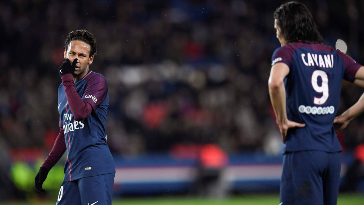 Cavani alcanzó a Ibrahimovic como goleador histórico del PSG