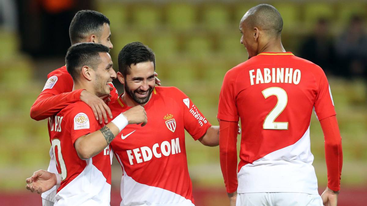 Los jugadores del Mónaco celebran un gol.