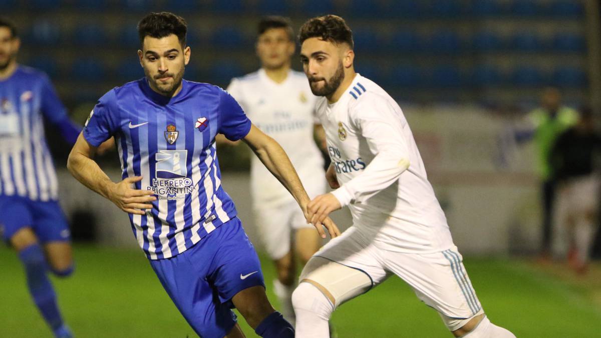 La Deportiva coge aire a balón parado a costa del Castilla