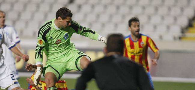 Koval, nuevo portero del Deportivo durante un Dinamo de Kiev vs Valencia.