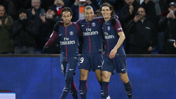 Neymar y Mbappé, con Cavani.