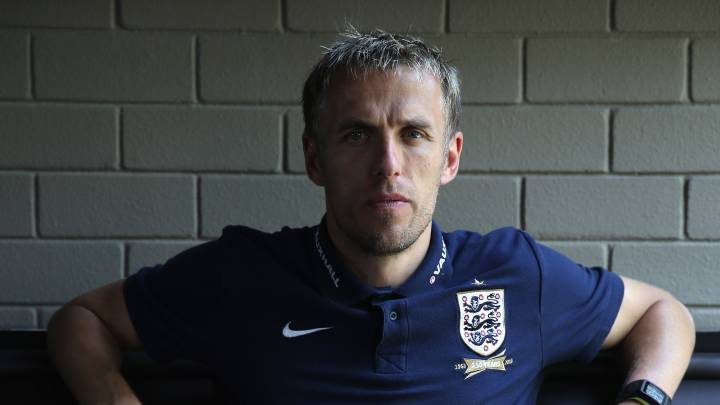 Phil Neville con la playera de la Selección.