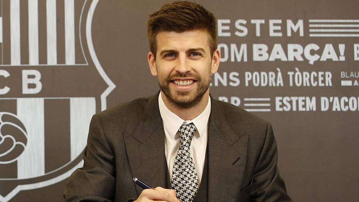 Gerard Pique extends Barcelona contract until 2022 Gerard Pique extends Barcelona contract until 2022