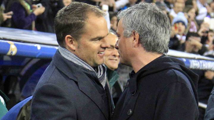 Frank de Boer y José Mourinho se saludan antes de un Real Madrid-Ajax de Champions en 2012.