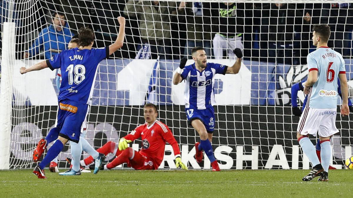 Resumen y goles del Alavés 2-0 Celta. Pedraza y Munir fueron los goleadores del sufrido triunfo de los albiazules sobre un Celta que tuvo el balón. Aspas marcó un golazo.