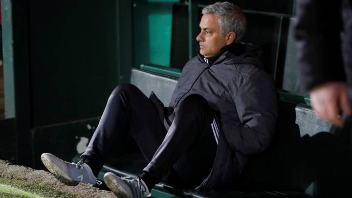 Mourinho critica el ambiente "tranquilo" de Old Trafford