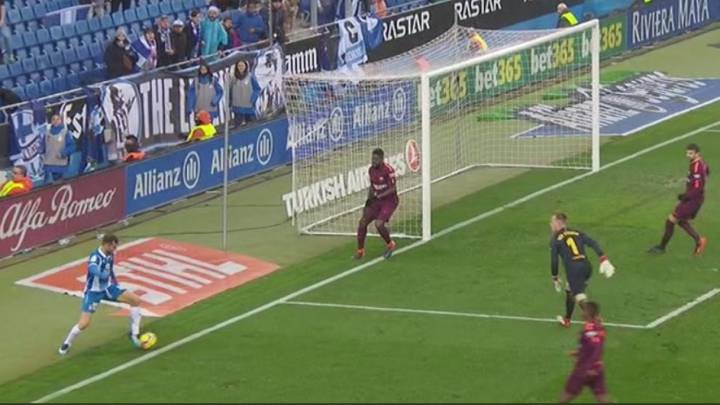 La pelota de Baptistao sale completamente.
