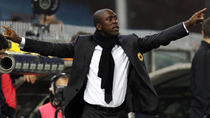 Seedorf, dando instrucciones en un partido con el Milan