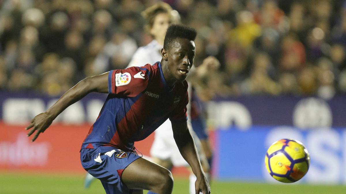 Boateng, operado de menisco, entre 4 y 6 semanas de baja