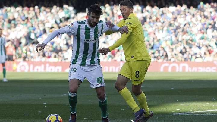 El lateral del Betis Antonio Barragán renueva hasta 2020 con el club verdiblanco, que pagará al Middlesbrough, de donde llegó cedido, un millón de euros.