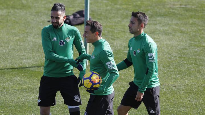 El centrocampista mexicano del Betis Andrés Guardado habló del fichaje de su compatriota Miguel Layún por el Sevilla: "Desgraciadamente, eligió mal".