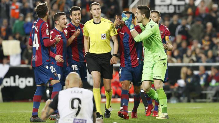 Medié Jiménez se equivocó en el acta al poner el nombre del amonestado en el penalti del Valencia-Levante.